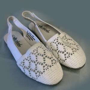 Ladies Vintage Canvas Material shoes, Size 7. Never worn